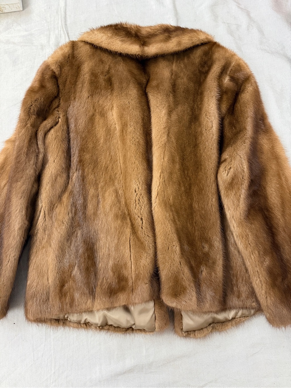 Luxury Vintage AVANTI Genuine Mink Fur Coat – Timeless Elegant Statement Piece - Picture 6 of 7